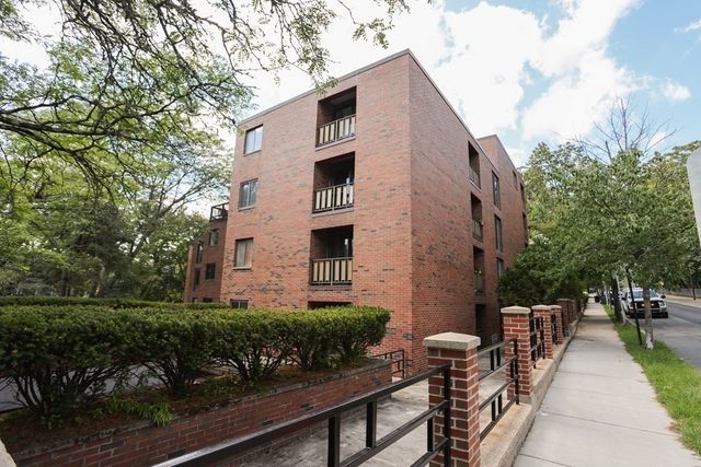 44 Concord Ave 204, Cambridge, MA 02138