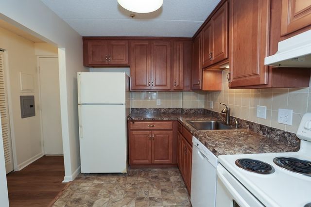 44 Concord Ave 204, Cambridge, MA 02138