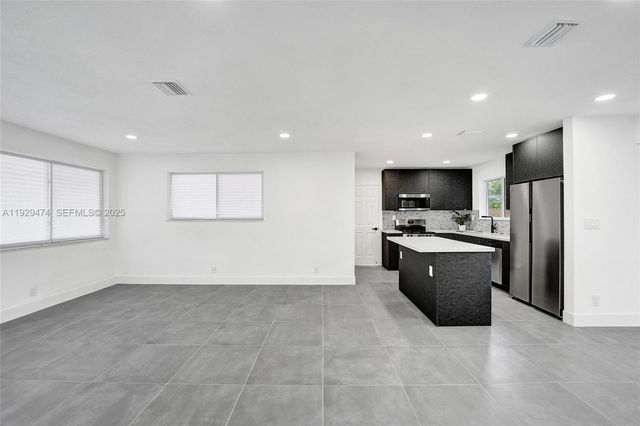 680 SW 29th Ter, Fort Lauderdale, FL 33312