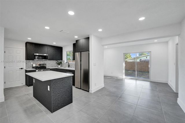 680 SW 29th Ter, Fort Lauderdale, FL 33312