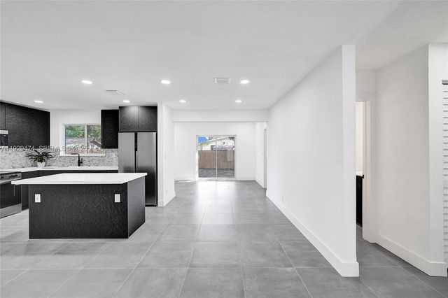 680 SW 29th Ter, Fort Lauderdale, FL 33312