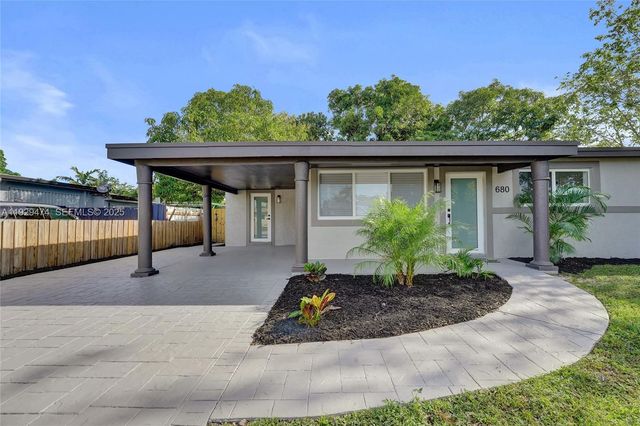 680 SW 29th Ter, Fort Lauderdale, FL 33312