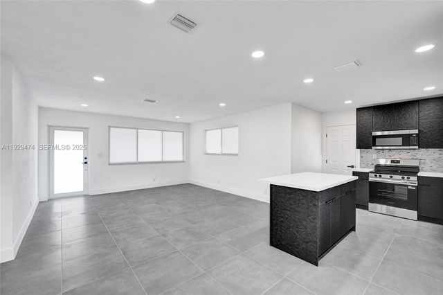 680 SW 29th Ter, Fort Lauderdale, FL 33312