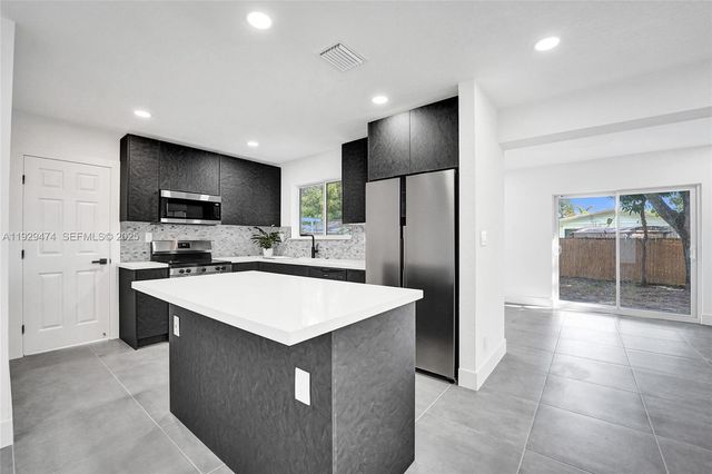 680 SW 29th Ter, Fort Lauderdale, FL 33312