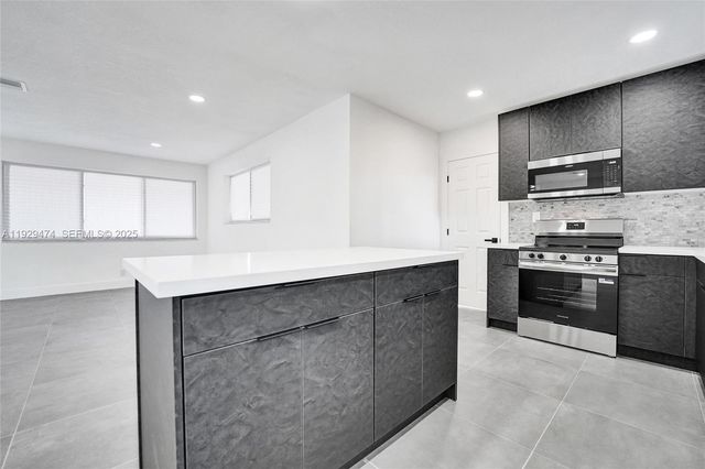 680 SW 29th Ter, Fort Lauderdale, FL 33312