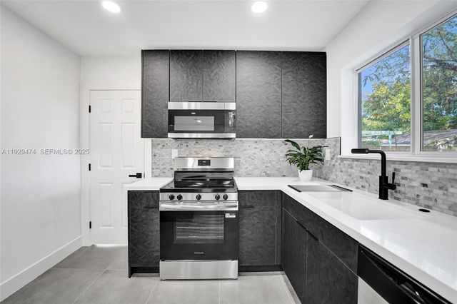 680 SW 29th Ter, Fort Lauderdale, FL 33312