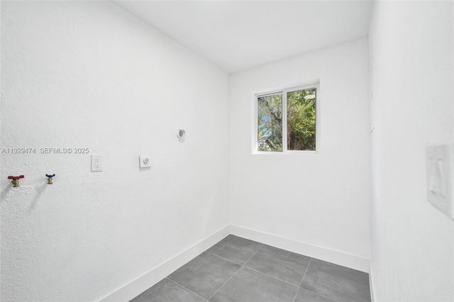 680 SW 29th Ter, Fort Lauderdale, FL 33312