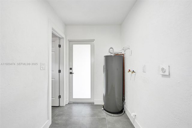 680 SW 29th Ter, Fort Lauderdale, FL 33312