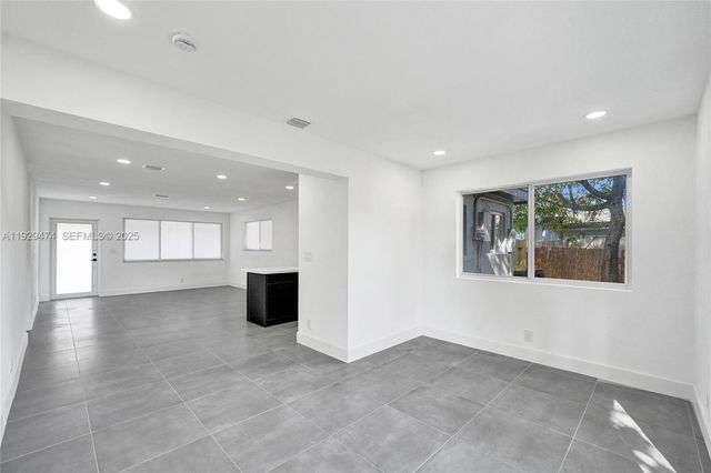 680 SW 29th Ter, Fort Lauderdale, FL 33312