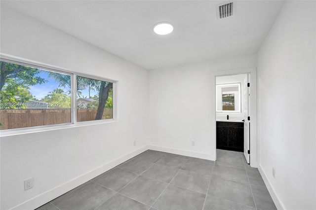 680 SW 29th Ter, Fort Lauderdale, FL 33312