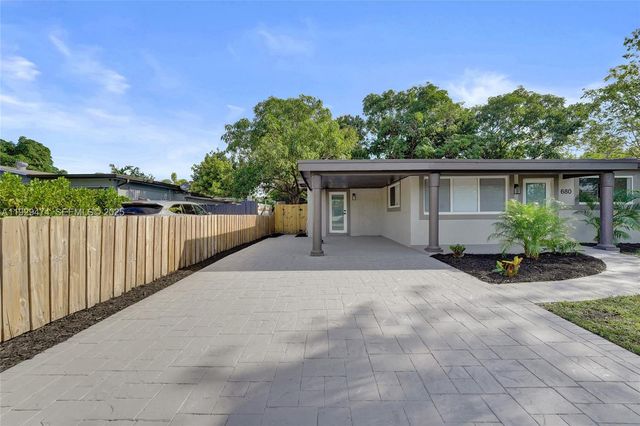 680 SW 29th Ter, Fort Lauderdale, FL 33312