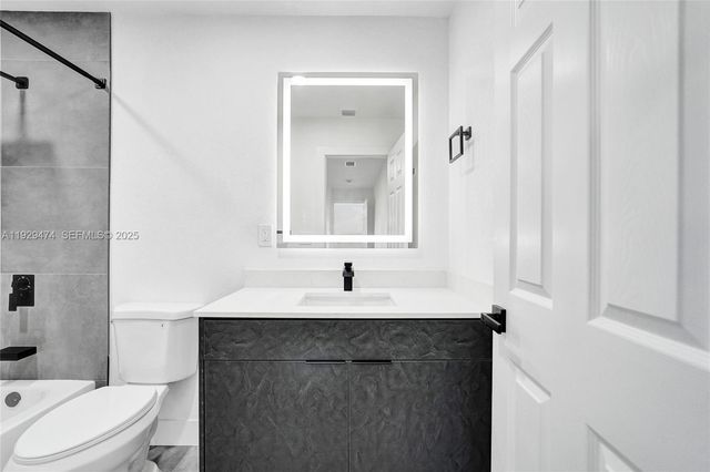 680 SW 29th Ter, Fort Lauderdale, FL 33312