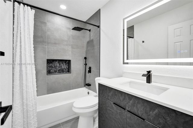 680 SW 29th Ter, Fort Lauderdale, FL 33312