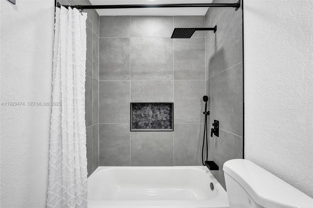 680 SW 29th Ter, Fort Lauderdale, FL 33312