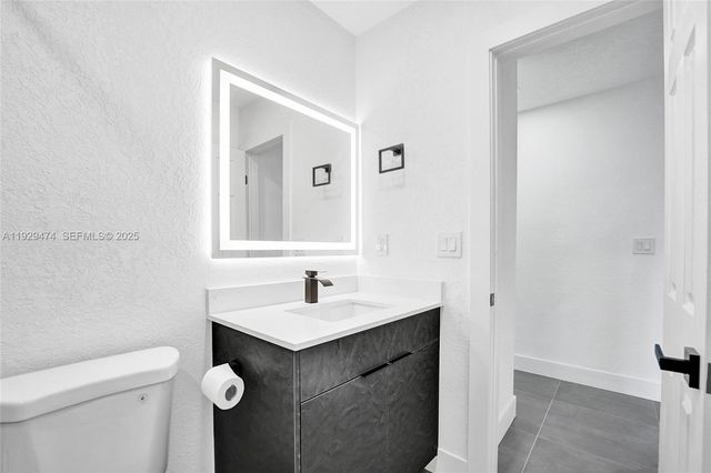 680 SW 29th Ter, Fort Lauderdale, FL 33312