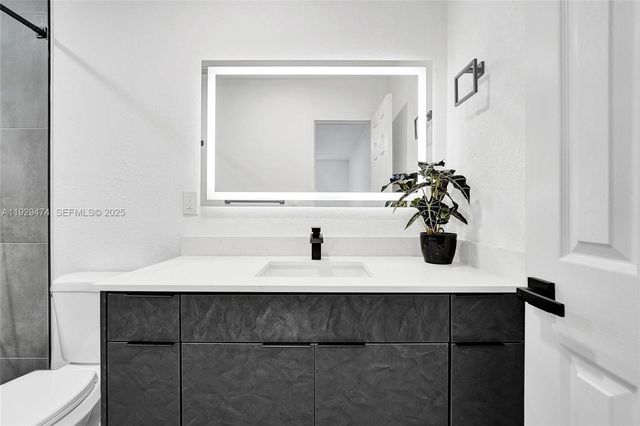 680 SW 29th Ter, Fort Lauderdale, FL 33312