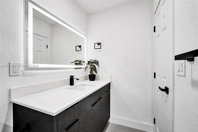 680 SW 29th Ter, Fort Lauderdale, FL 33312