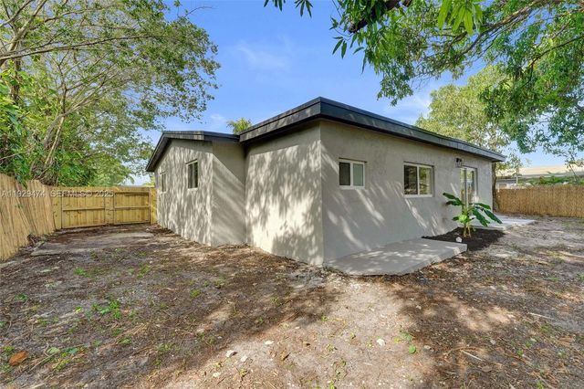 680 SW 29th Ter, Fort Lauderdale, FL 33312