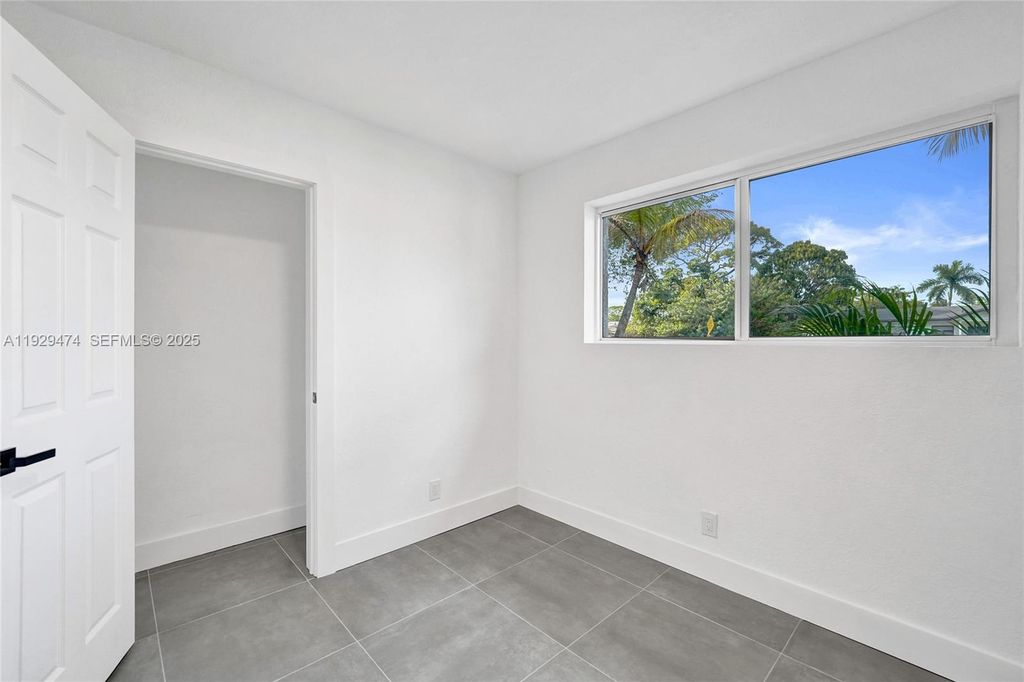 Image 55 of property listing at 680 SW 29th Ter, Fort Lauderdale, FL 33312