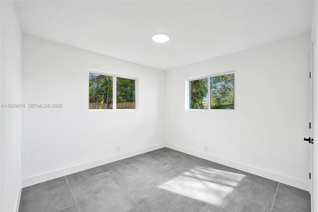 Image 56 of property listing at 680 SW 29th Ter, Fort Lauderdale, FL 33312