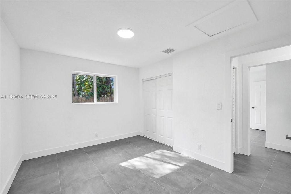 Image 62 of property listing at 680 SW 29th Ter, Fort Lauderdale, FL 33312