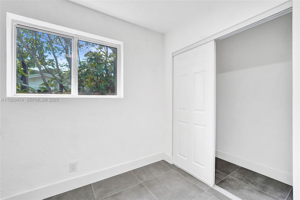 Image 65 of property listing at 680 SW 29th Ter, Fort Lauderdale, FL 33312