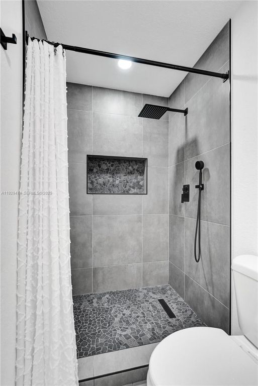 Image 69 of property listing at 680 SW 29th Ter, Fort Lauderdale, FL 33312