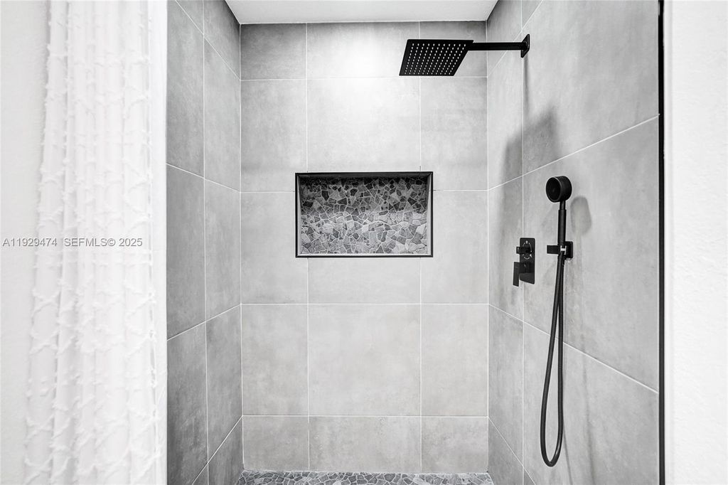 Image 70 of property listing at 680 SW 29th Ter, Fort Lauderdale, FL 33312