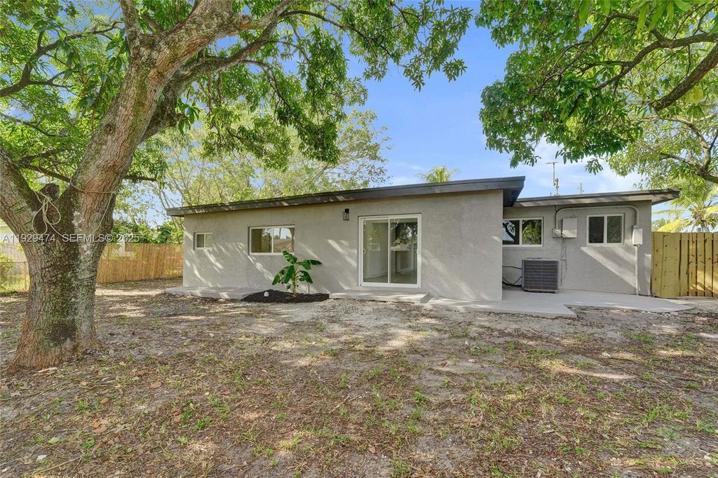 Image 75 of property listing at 680 SW 29th Ter, Fort Lauderdale, FL 33312