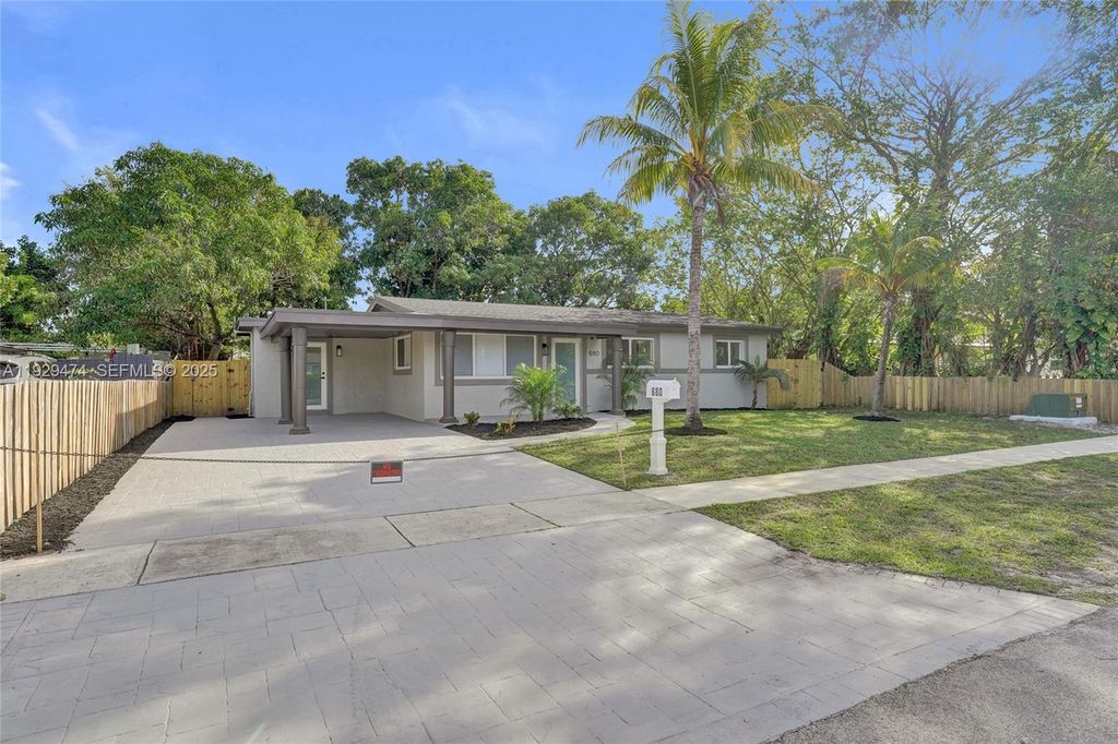 Image 81 of property listing at 680 SW 29th Ter, Fort Lauderdale, FL 33312