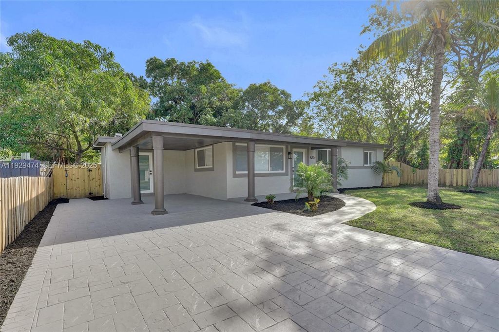 Image 82 of property listing at 680 SW 29th Ter, Fort Lauderdale, FL 33312