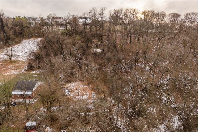 1853 Essen Hill Road, Upper St Clair, PA 15241