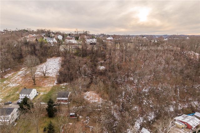 1853 Essen Hill Road, Upper St Clair, PA 15241