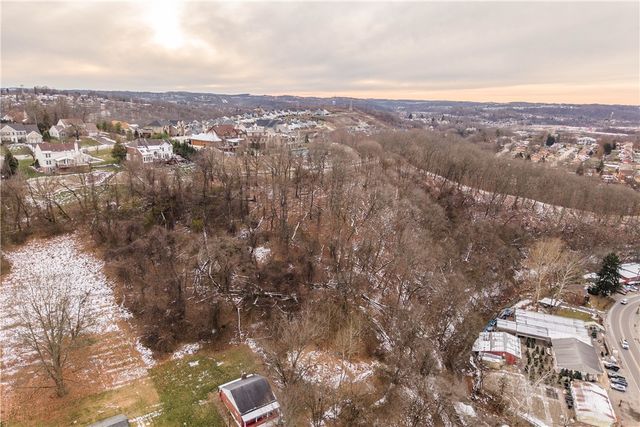 1853 Essen Hill Road, Upper St Clair, PA 15241