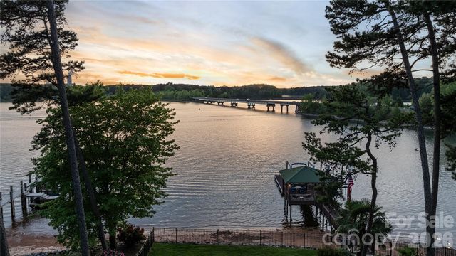 144 Mariner Pointe Lane, Mooresville, NC 28117