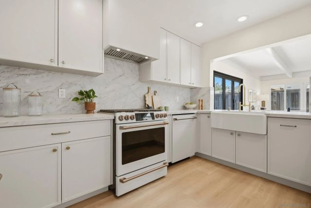 7420 Teasdale Ave, San Diego, CA 92122