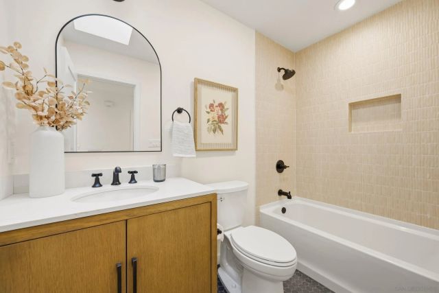 7420 Teasdale Ave, San Diego, CA 92122