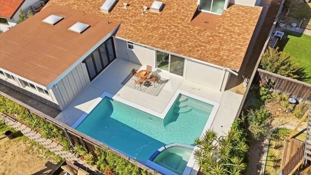 7420 Teasdale Ave, San Diego, CA 92122