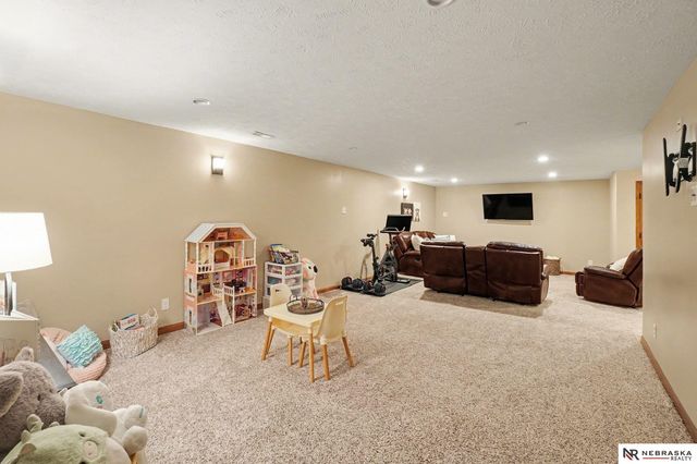 12614 S 82nd Street, Papillion, NE 68046