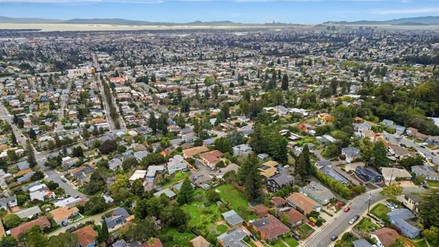 4198 Huntington Street, Oakland, CA 94619