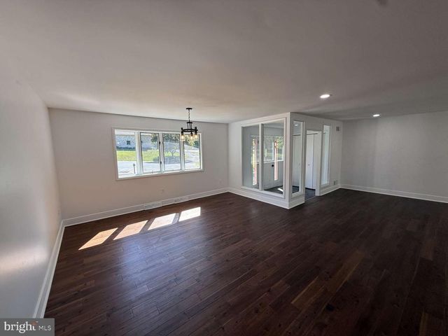 48 WALTERS LN, Royersford, PA 19468