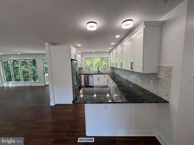 48 WALTERS LN, Royersford, PA 19468