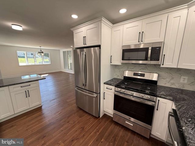 48 WALTERS LN, Royersford, PA 19468
