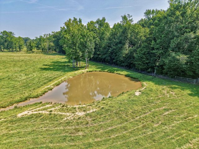 214 Camargo Rd, Fayetteville, TN 37334