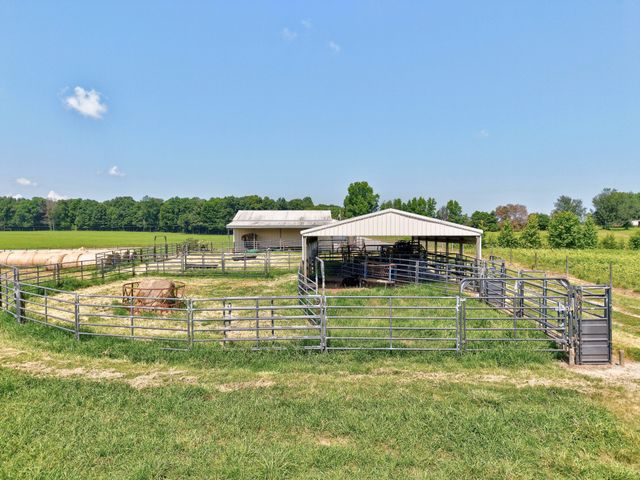 214 Camargo Rd, Fayetteville, TN 37334