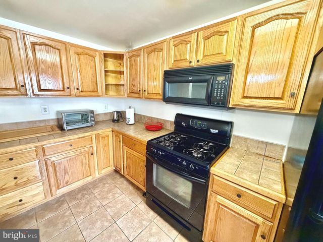 1380 WESTBURY DR, Philadelphia, PA 19151