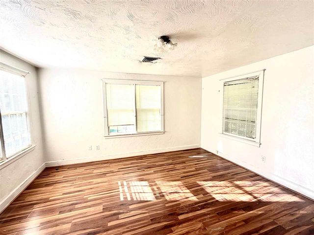1124 NW Elm Ave, Lawton, OK 73507