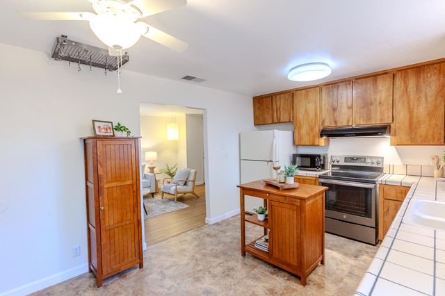 5417 19th Ave, Sacramento, CA 95820