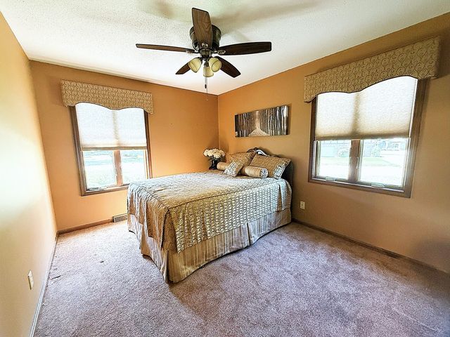 300 Fieldstone Lane, Dixon, IL 61021