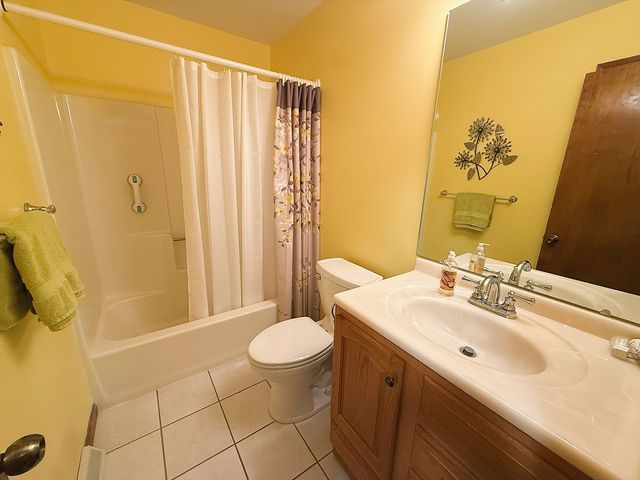 300 Fieldstone Lane, Dixon, IL 61021